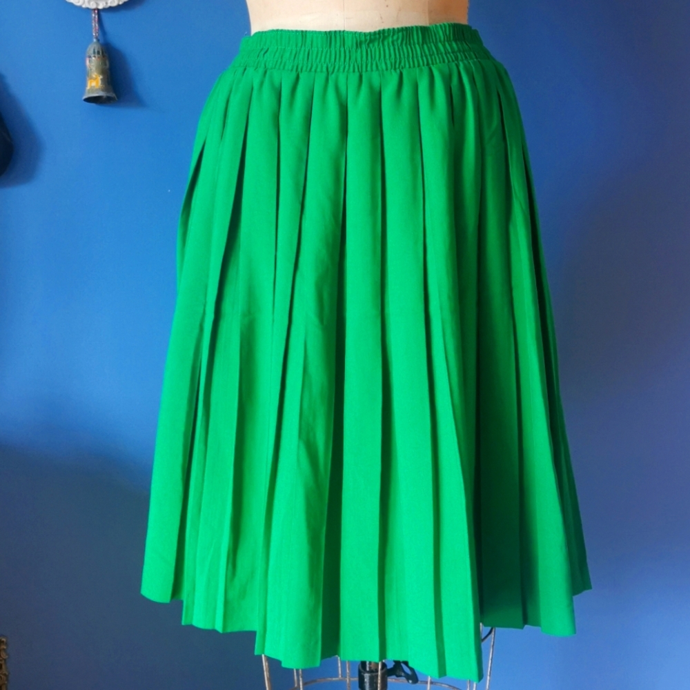 Vintage Pleated Skirt 💚